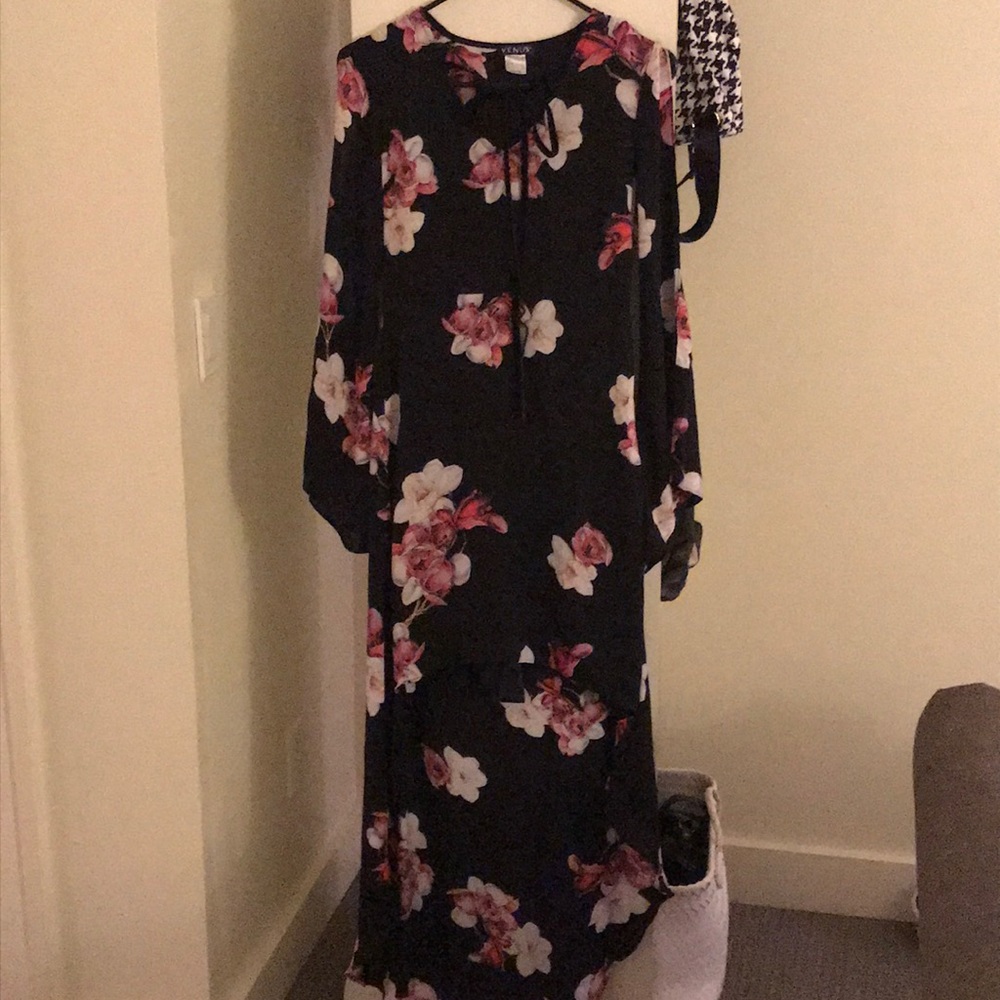 NWOT flowy floral high low dress from Venus